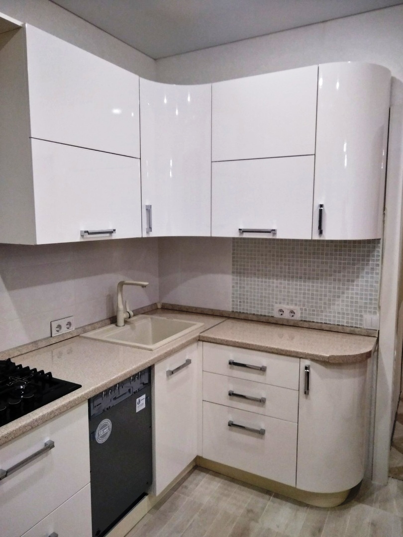 Белый кухонный гарнитур-Кухня МДФ в ПВХ «Модель 532»-фото1