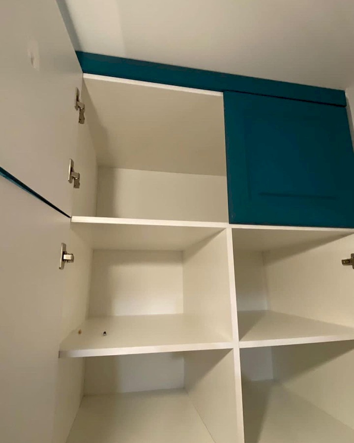 Встроенные шкафы-Встроенный распашной шкаф  «Модель 26»-фото7